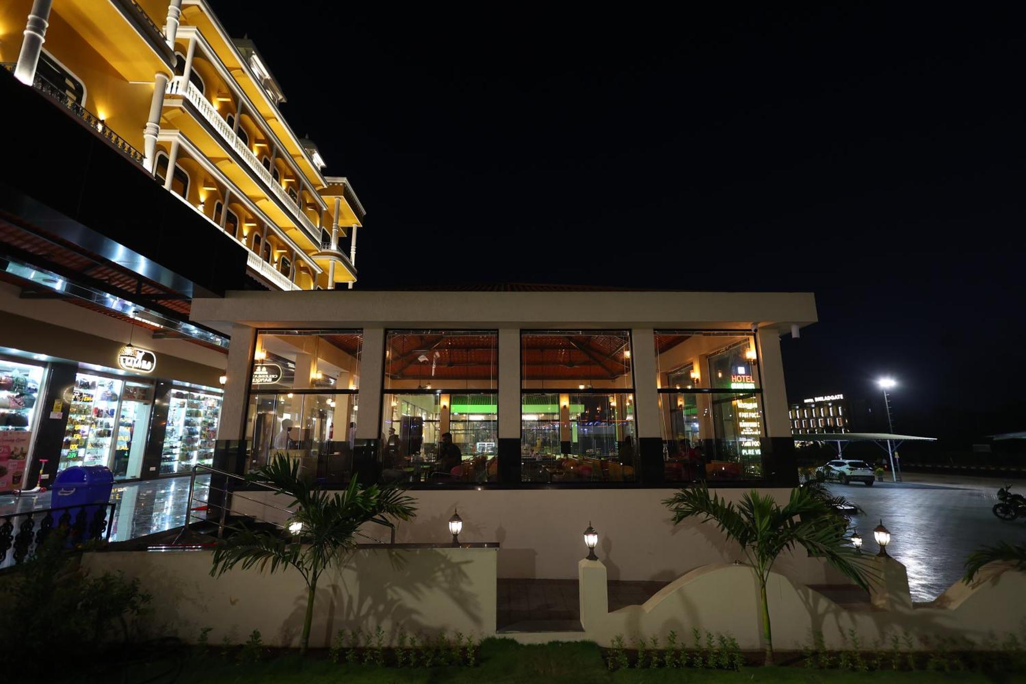 Hotel Grand Haveli Achad Luaran gambar
